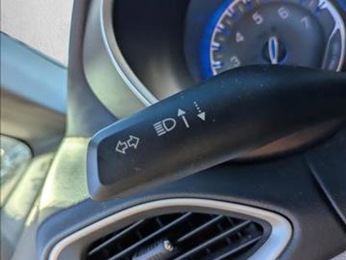 Used 2017 Chrysler Pacifica LX w/ Tire & Wheel Group image 9