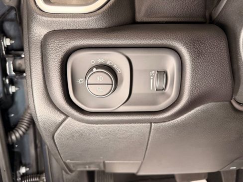 Used 2025 RAM 2500 Big Horn AWD/4WD image 9