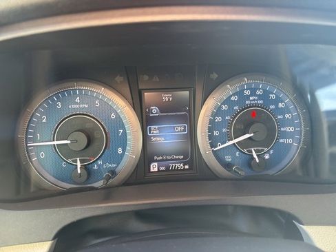 Used 2017 Toyota Sienna XLE image 17