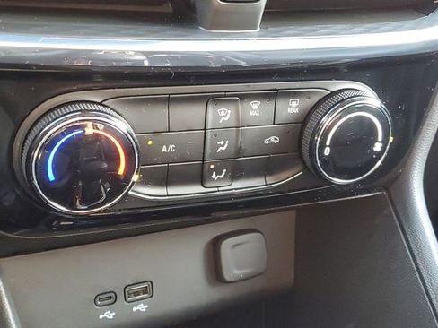 Certified 2025 Buick Encore GX Sport Touring image 27