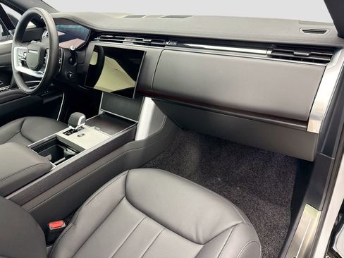 New 2026 Land Rover Range Rover Long Wheelbase SE image 16