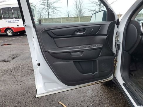 Used 2016 GMC Acadia SLE image 21