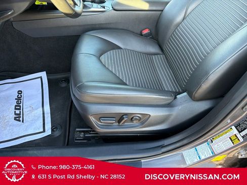 Used 2022 Toyota Camry SE image 13