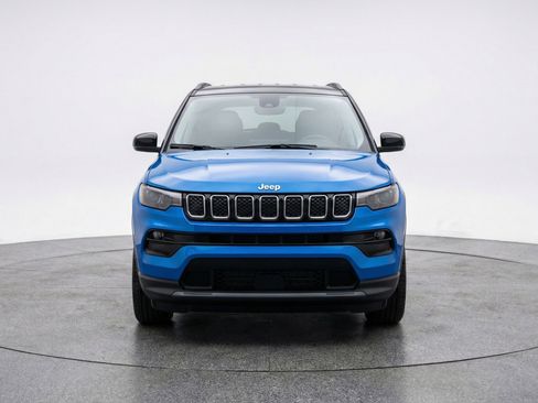 Used 2025 Jeep Compass Limited image 2