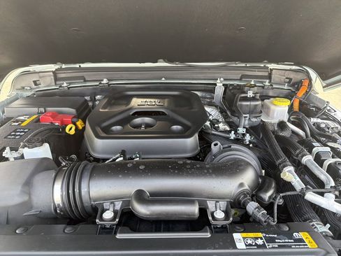 Used 2024 Jeep Wrangler Unlimited AWD/4WD image 35