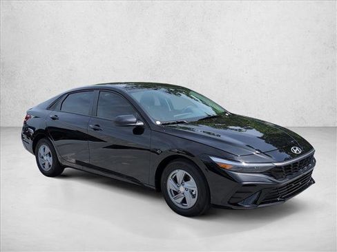 New 2026 Hyundai Elantra SE FWD image 7