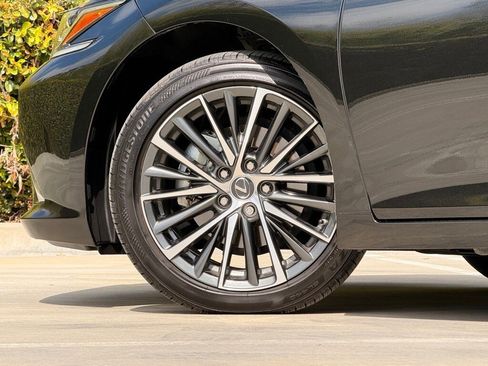 Certified 2025 Lexus ES 300h w/ Premium Package image 9