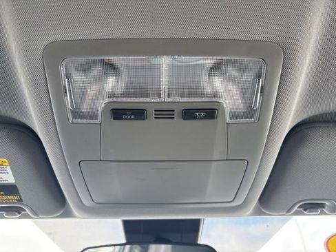 Used 2019 Toyota Highlander LE image 38