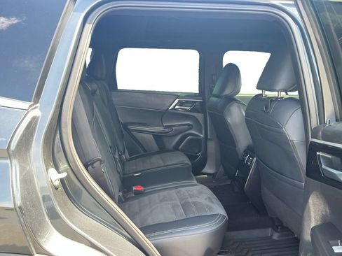 Used 2024 Mitsubishi Outlander SE Black Edition FWD image 23