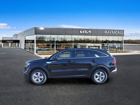 Used 2023 Kia Sorento LX AWD/4WD image 6