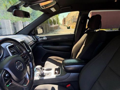 Used 2019 Jeep Grand Cherokee Laredo RWD image 16