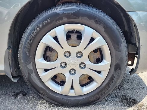 Used 2010 Hyundai Elantra GLS FWD image 22