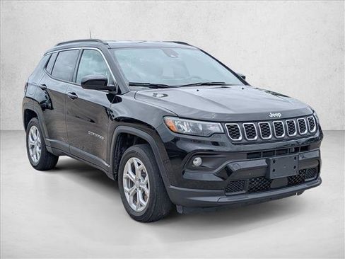 Used 2024 Jeep Compass Latitude AWD/4WD image 3