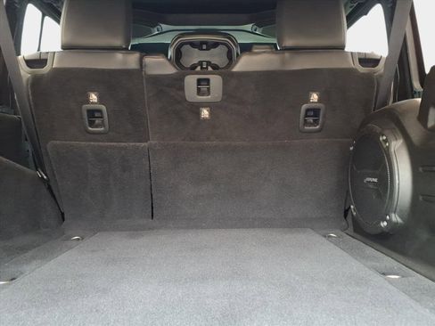 Used 2018 Jeep Wrangler Unlimited Sahara image 12