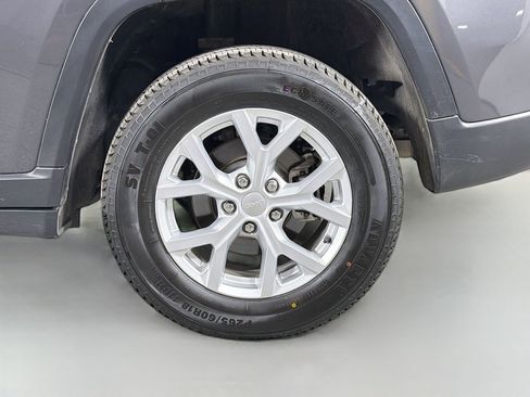Used 2023 Jeep Grand Cherokee Limited RWD image 28