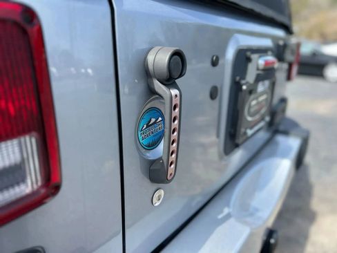 Used 2015 Jeep Wrangler Unlimited Sahara w/ Connectivity Group image 17