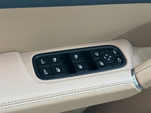 Used 2022 Porsche Cayenne Coupe image 13