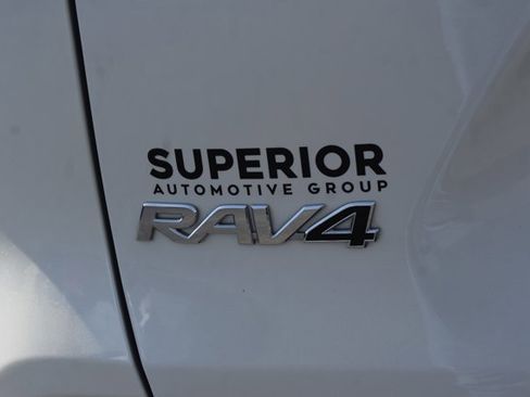 Used 2022 Toyota RAV4 XLE Premium image 6