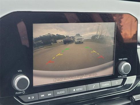 Used 2022 Nissan Pathfinder SV w/ SV Premium Package image 27