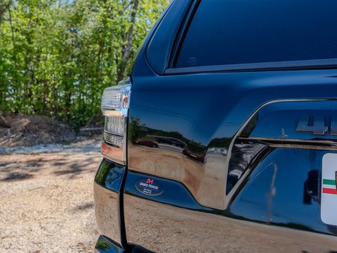 Used 2018 Toyota 4Runner SR5 RWD image 10
