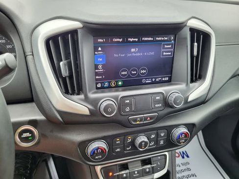 Used 2024 GMC Terrain SLT image 19