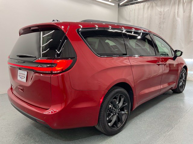 New 2026 Chrysler Pacifica Select w/ S Appearance Package FWD image 7