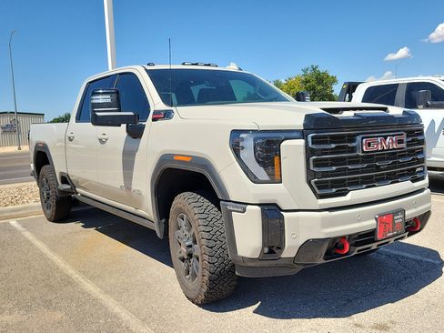 Used 2026 GMC Sierra 2500 AT4 w/ AT4 Premium Plus Package AWD/4WD image 4