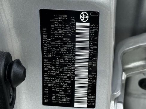 Used 2025 Toyota Corolla LE FWD image 29