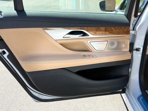Used 2018 BMW 750i RWD image 15