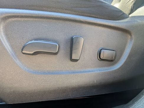 Used 2020 Nissan Rogue SV AWD/4WD image 12