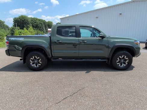 Used 2021 Toyota Tacoma TRD Off-Road w/ TRD Premium Off Road Package AWD/4WD image 8