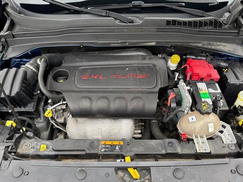 Used 2018 Jeep Renegade Latitude FWD image 35