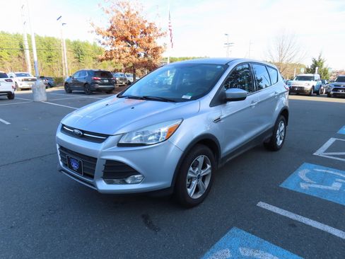 Used 2016 Ford Escape SE image 3