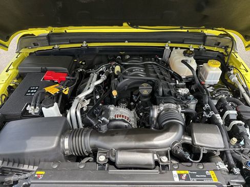 Used 2023 Jeep Gladiator Rubicon w/ LED Lighting Group AWD/4WD image 10