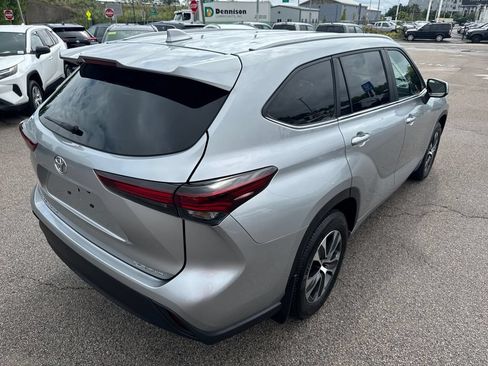 Used 2025 Toyota Highlander XLE AWD/4WD image 10