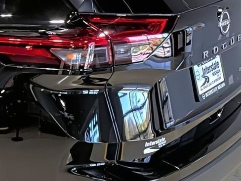 Used 2024 Nissan Rogue S AWD/4WD image 10