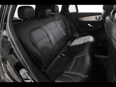 Used 2019 Mercedes-Benz GLC 300 4MATIC image 17