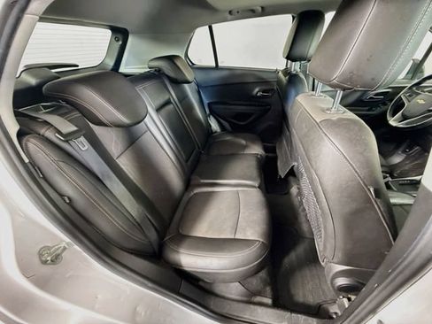 Used 2020 Chevrolet Trax LT w/ Sun & Sound Package FWD image 30