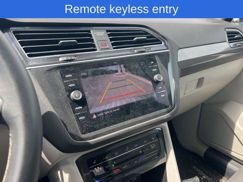 Used 2023 Volkswagen Tiguan SE w/ Panoramic Sunroof Package FWD image 7