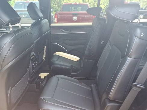 Used 2023 Jeep Grand Cherokee L Overland AWD/4WD image 17