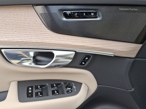 New 2026 Volvo XC90 B6 Plus w/ Protection Package Premier image 8