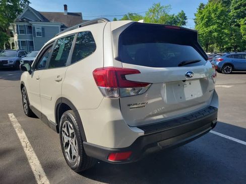 Used 2021 Subaru Forester Premium AWD/4WD image 6