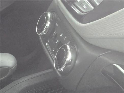 Used 2021 Chevrolet TrailBlazer LT w/ Convenience Package image 32