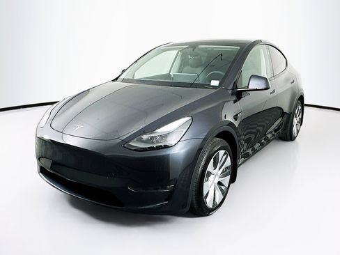 Used 2024 Tesla Model Y Long Range image 3