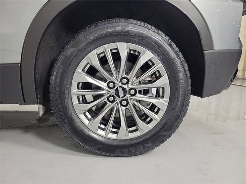 Certified 2025 Cadillac XT4 Premium Luxury image 10