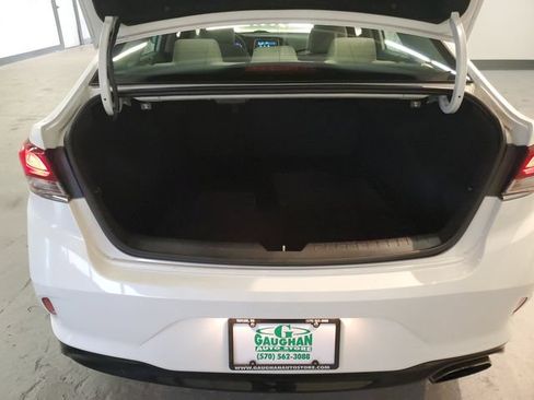 Used 2018 Hyundai Sonata SE w/ Cargo Package FWD image 6