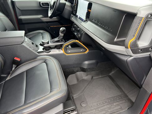 Used 2023 Ford Bronco Badlands image 24