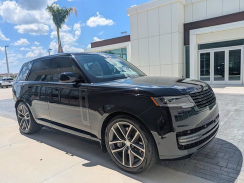 Certified 2025 Land Rover Range Rover SE AWD/4WD image 8