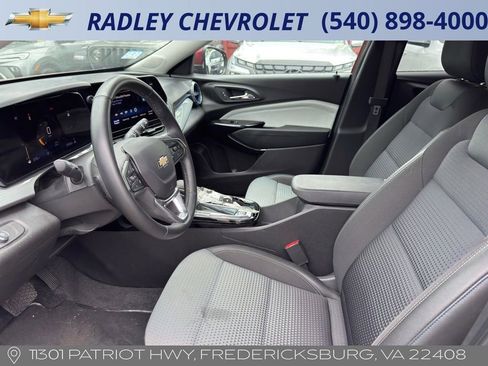 Certified 2025 Chevrolet Trax LT w/ LT Convenience Package FWD image 14