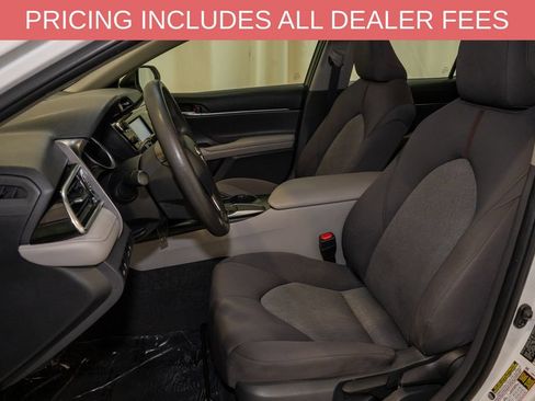 Used 2018 Toyota Camry FWD image 9